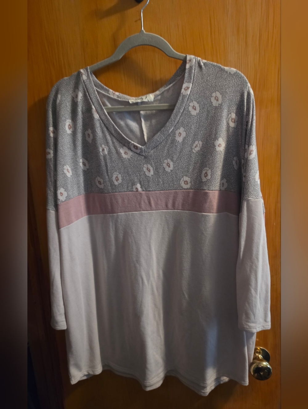 Women's Lavender Floral Colorblock V-Neck Tunic